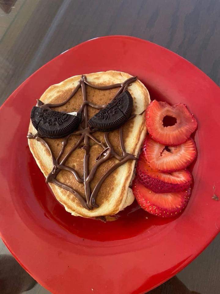 En_jupiter_'s tweet photo. yo si te haría hotcakes con decoración de spiderman. https://t.co/DpmSj9xaQj