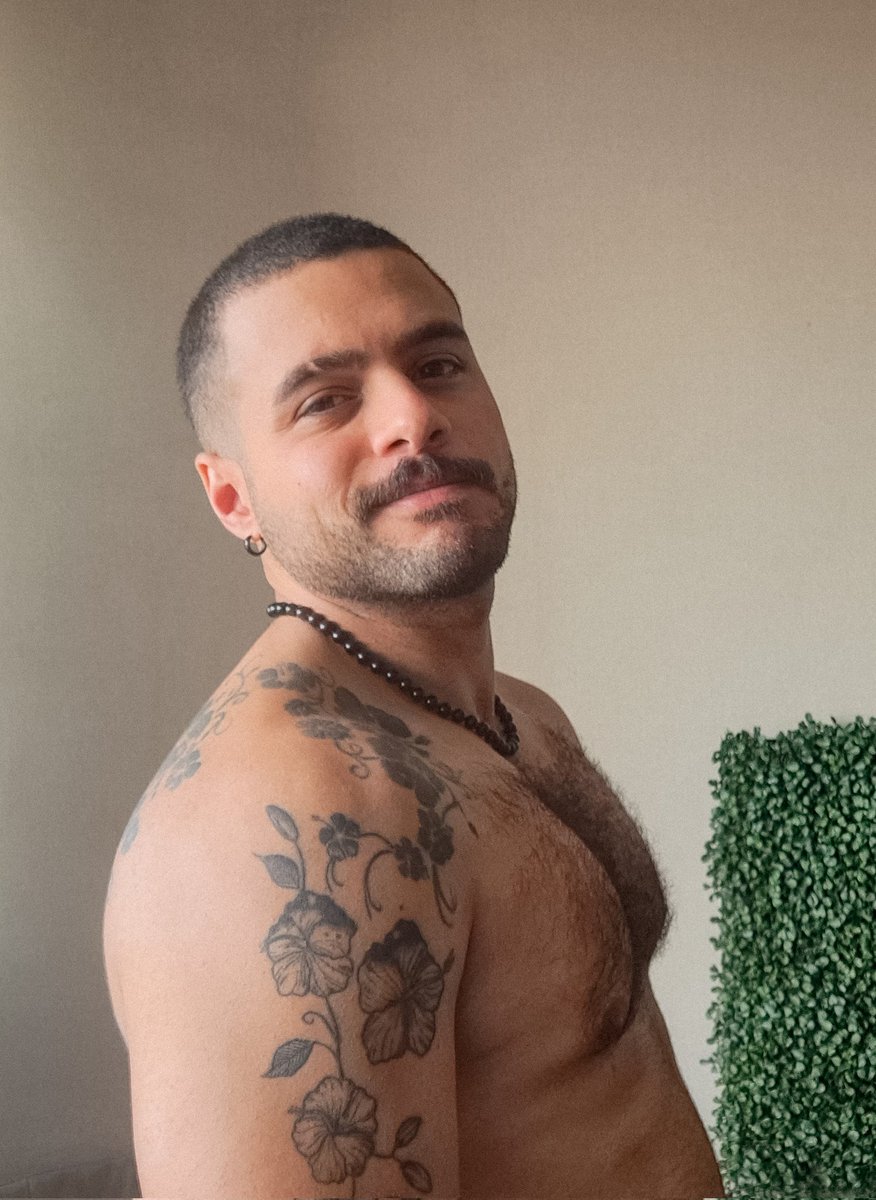 jhoanjlf's tweet photo. El hilo gei de hoy es de una foto tuya con bigote 🥸

(Básicamente cualquiera desde el 2021 en adelante) https://t.co/QNDOEgKMQA