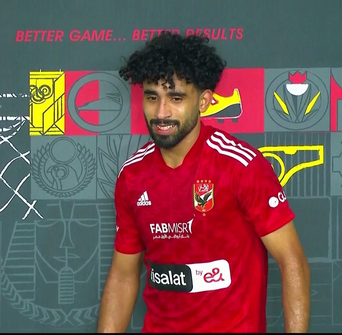 رحلة مروان عطية من " مفيش لاعب محلي يستحق أنه يلعب في الأهلي" إلي لاعب ناس بتصنفه من أفضل ٣ لاعيبة في الأهلي حالياً في نفس الفترة

لاعب جاي علي حيتان في نصف الملعب زي حمدي وديانج والسولية وكمان القندوسي مش سهل ف فرصة أنه كان يشارك نفسها كانت محل شك ! لا ده مروان بقى هو اللي بيتحط