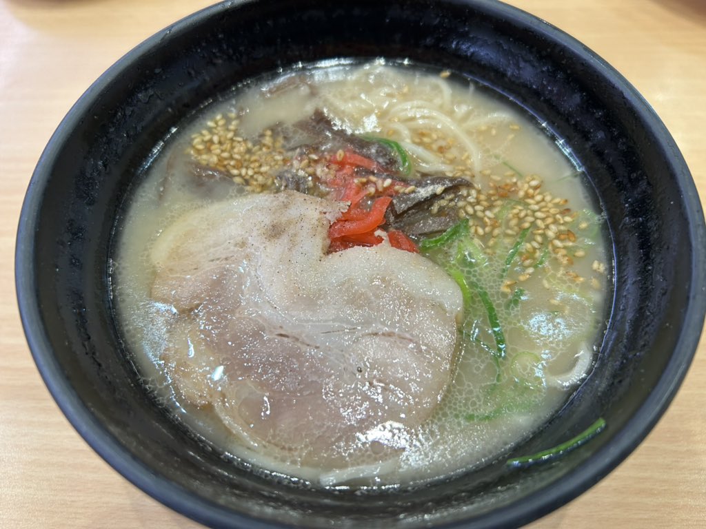 walther_007's tweet photo. だから💦深夜のラーメンはヤバいって✝️それも連チャンで　笑
せめて大盛り・マシマシは阻止しましょう。暫くはサラダ🥗のみです。
　#ニュータマヤ　＃牛次郎  #深夜の飯テロ https://t.co/uF2ZZB6Y01