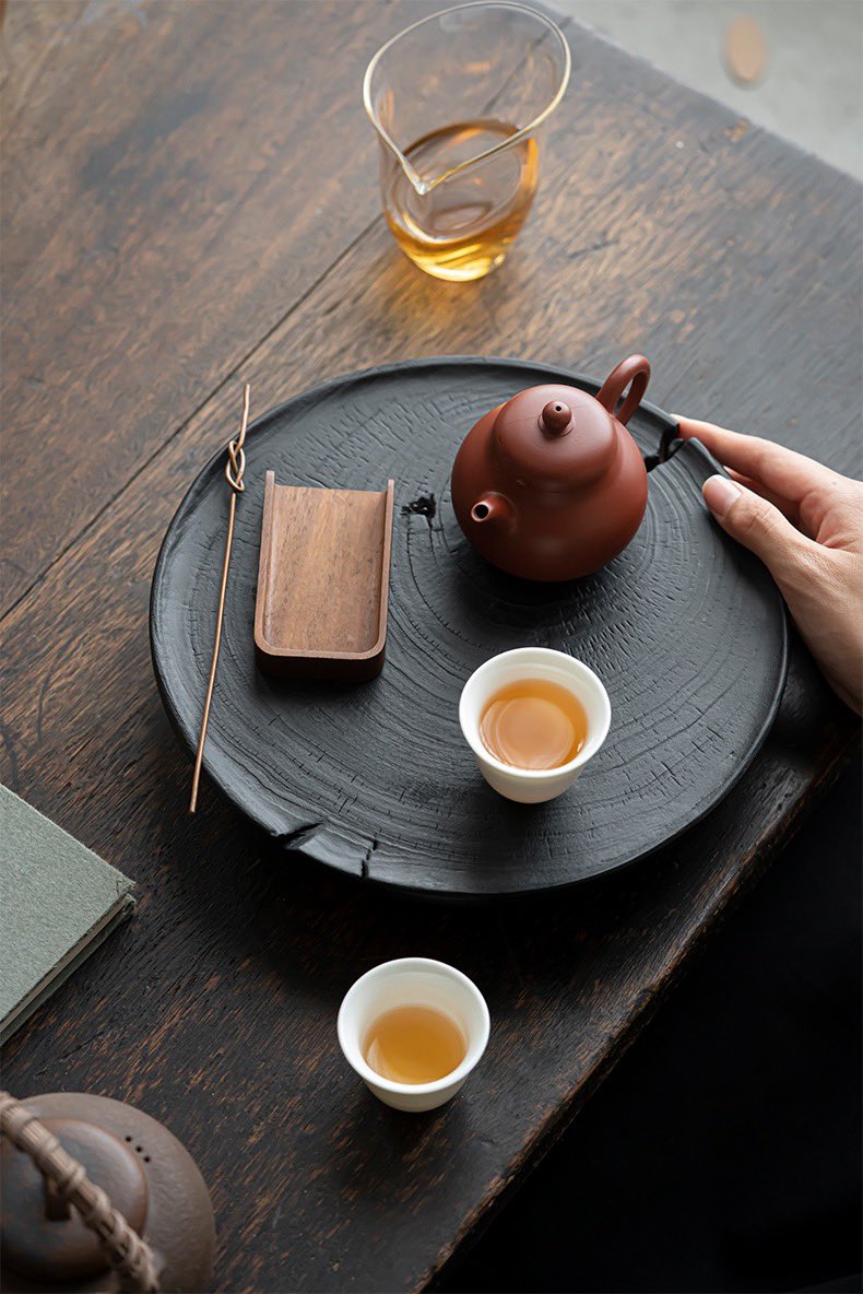 morimatea's tweet image. What a good thing it is to enjoy the rare tea with a favorite book or a couple of close friends!
.
.
.
#minitable #portable #zisha #teapot #teacup #chaxi #carbonization #naturaltexture #beautycreations #creationunique #wonderfulrooms #tearoom #peaceandquiet #quietmind #morimatea