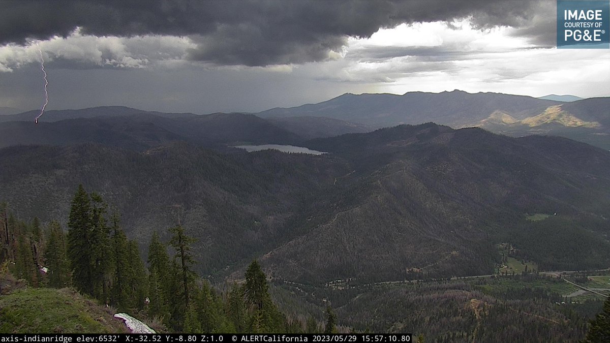 @NWSSacramento Upward lightning on Sierra Buttes #cawx