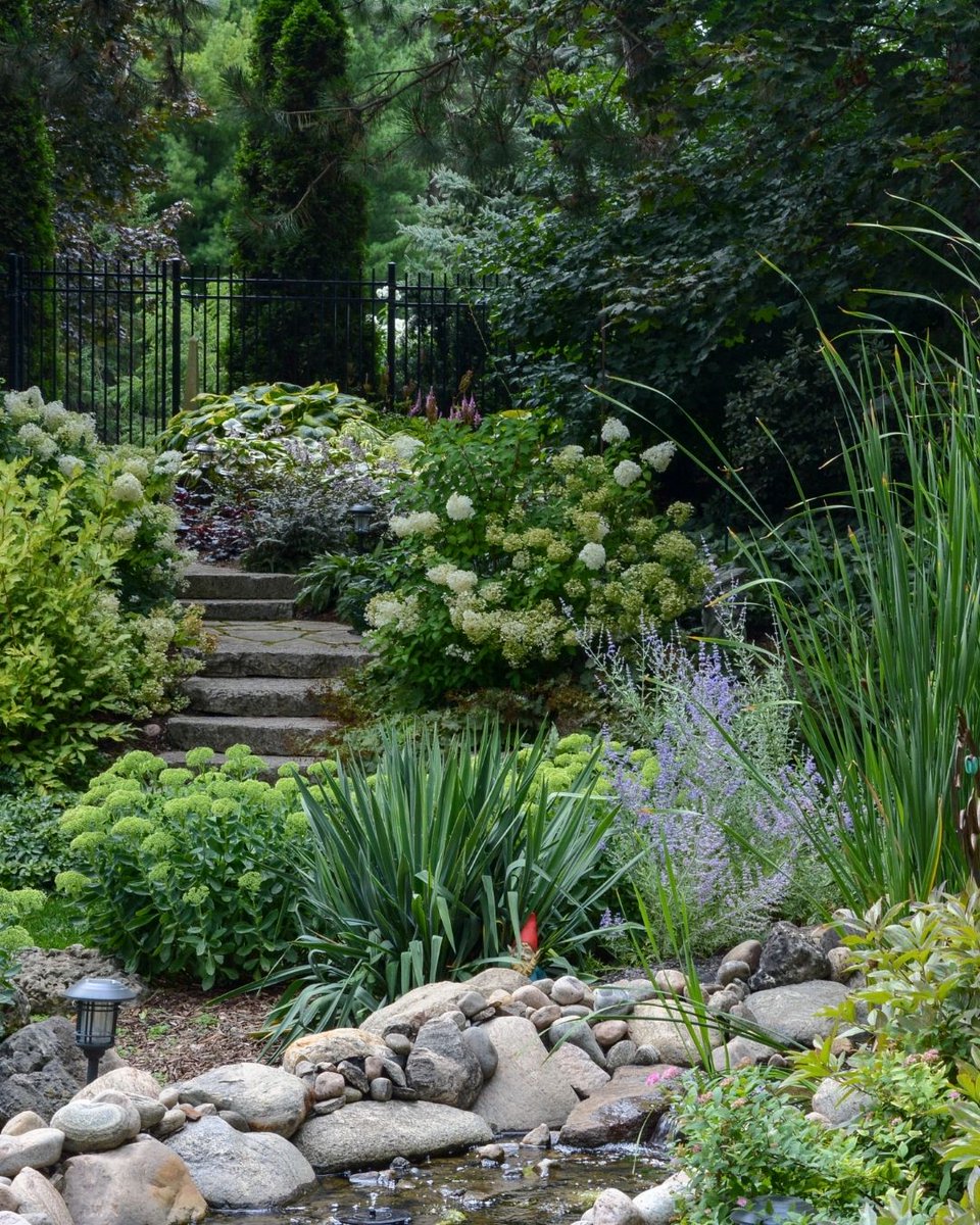 ShopKING_Twp's tweet photo. Looking for help in creating your backyard summer oasis? @AngiePathways can help. Book a consultation with their skilled team of landscape professionals online https://t.co/UTzctDZ4q1 or by phone at 905-939-8680.

#ShopKING #shoplocal #backyardgoals #KingTownship https://t.co/m4E2a2BrjS