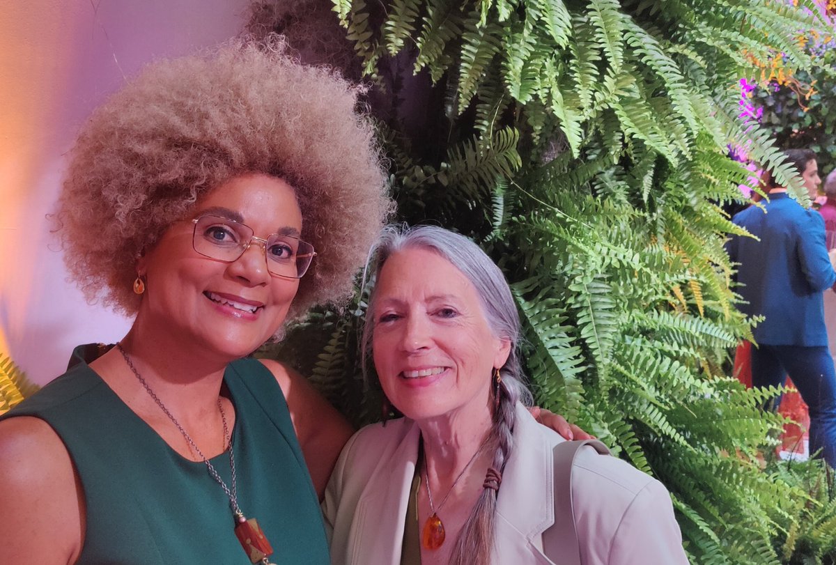Maydianne Andrade (@widowweb) on Twitter photo With Deborah Parks of Red Trillium films! Have worked with her on two films <a href="/FirstAnimalsDoc/">First Animals</a> <a href="/bugsexthedoc/">bugsexthedoc</a> With Deborah Parks of Red Trillium films! Have worked with her on two films <a href="/FirstAnimalsDoc/">First Animals</a> <a href="/bugsexthedoc/">bugsexthedoc</a>