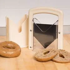 @patsupyon 🥯bagel cutterよりは、ワンチャン道具の存在意義があると思う😂 