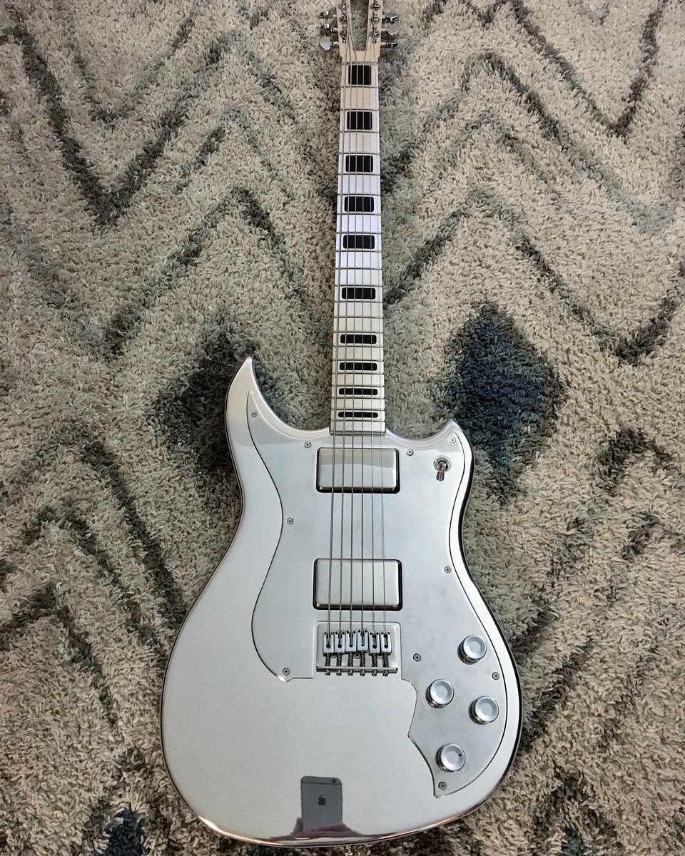 DorianZdrinc's tweet photo. Electrical guitar company all aluminum 27.5” baritone guitar. Next to my original alder body EGC from 2009 and my Dunable Cyclops w/EGC neck from 2018.
#egc #electricalguitarcompany #dunable #aluminumneck #aluminumneckguitars #guitar #aluminumguitar https://t.co/JYF4g40m2W