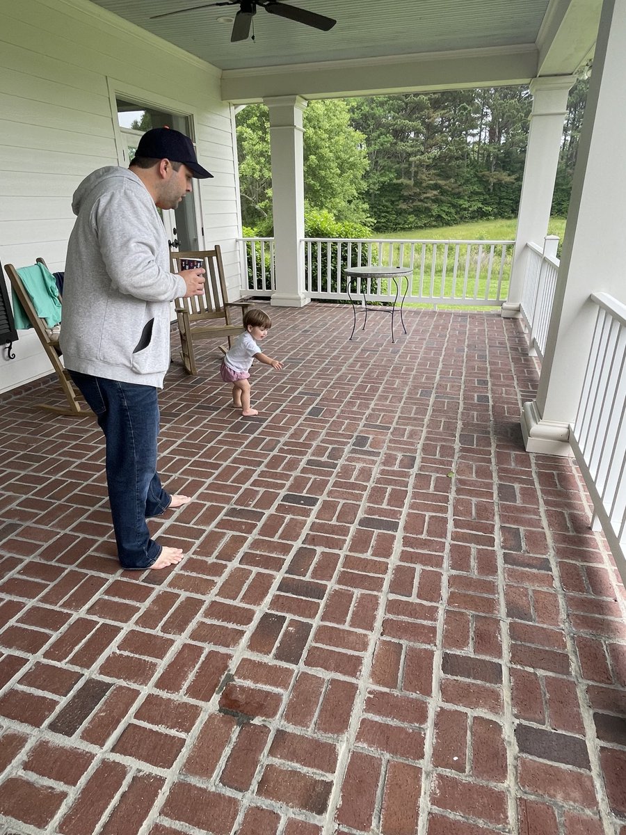 GlennMcCJr's tweet image. Look Uncle V.  It’s a frog!            #thesimplethings