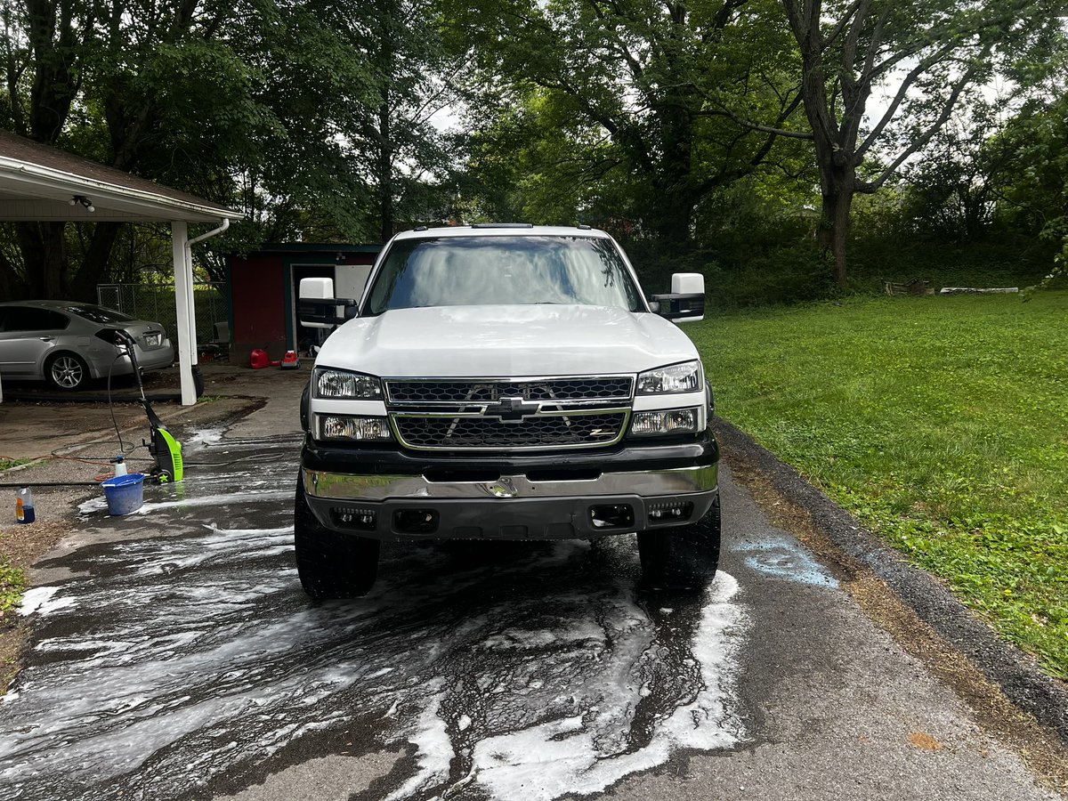 ZPTVofficial's tweet photo. Finally gave ole girl a bath! Hope everyone has had a great Memorial Day! #chevy #chevycateye #chevytrucks #silveradonation #boostautoparts #roughcountry #lifted #cateye #youtube #youtuber #z71 #lm7 #upgrade #new #memorialday #clean https://t.co/lG7tno8jPr