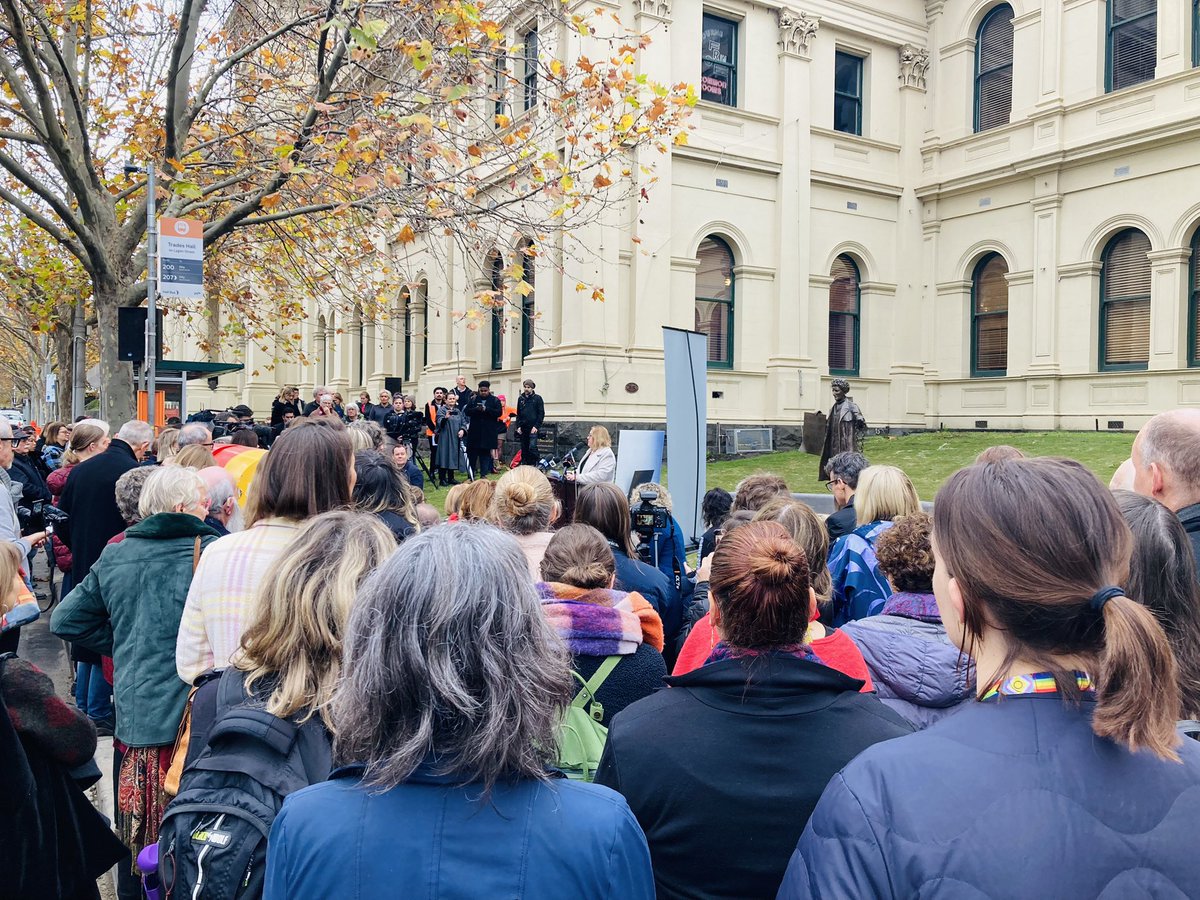 Fantastic to witness unveiling of Zelda D’Aprano statue today at Trades Hall with <a href="/VicUnions/">Victorian Trades Hall Council</a>! A legendary feminist, unionist &amp; fighter for equal pay! Still more to do ✊ #springst #auspol