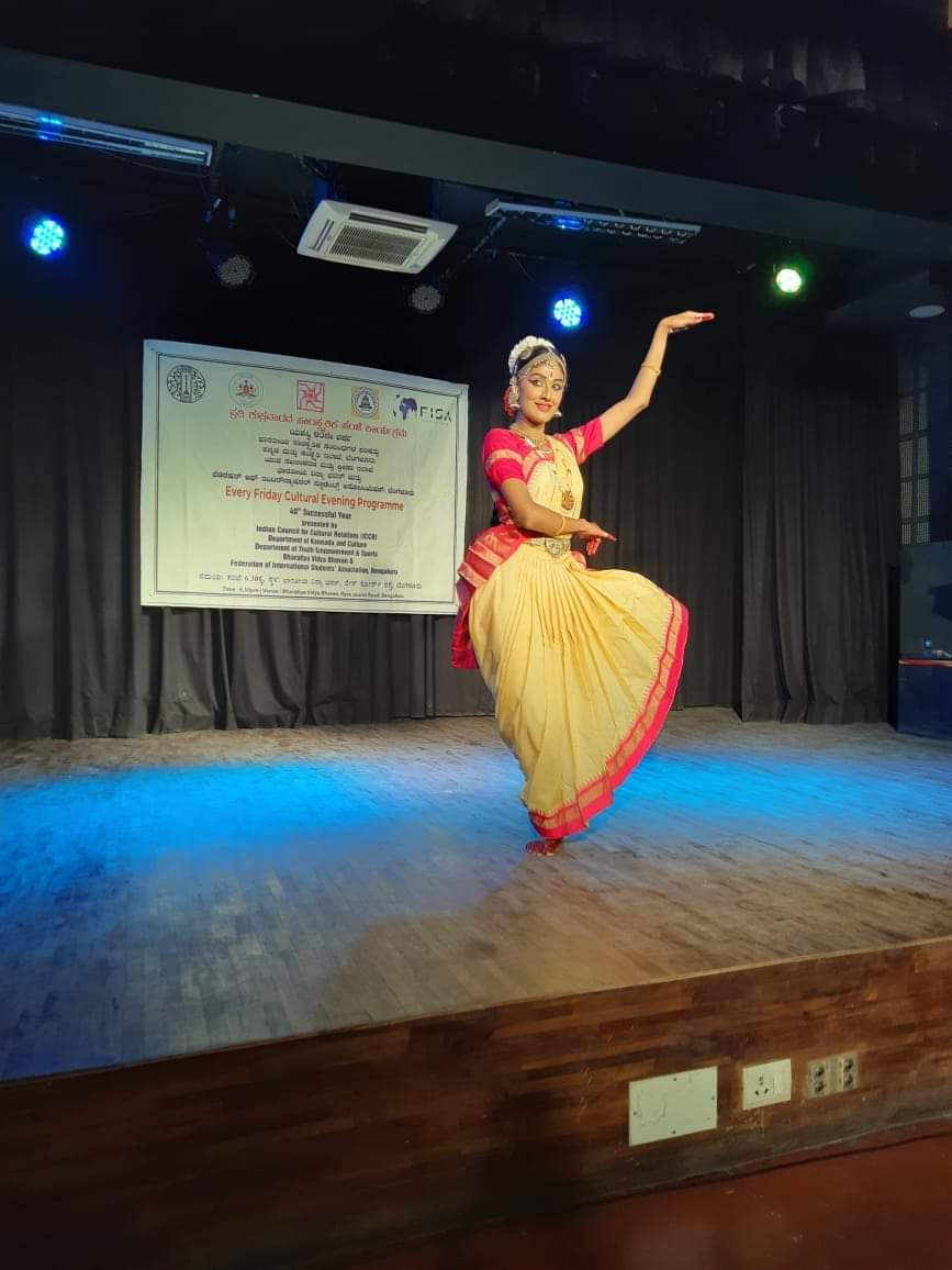 ICCRROBENGALURU's tweet photo. ICCR Zonal Office (South)Bengaluru, @kannada_bhavan @dyesdept @bvbbengaluru and Federation Of International Students Associations - Bangalore - FISA B presented solo Bharatanatyam by Ashitha Rajesh Kumar under #EFCEP on 26 May 2023. @iccr_hq https://t.co/NseYyIXlUY