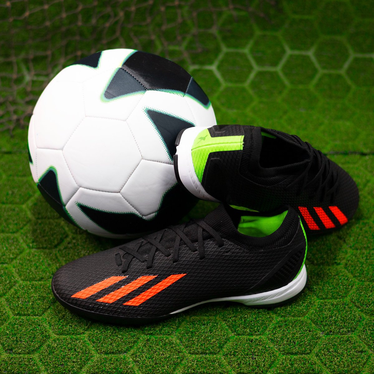 SenturaZamora's tweet photo. Más veloz que #Messi y #Cristiano... ⚡
DPORTENIS #SenturaZamora
¡Conquista el campo! ⚽👟
#Soccer #Adidas #Futbol #Sneakers #Sentura #Zamora https://t.co/2XsHiSdVGG