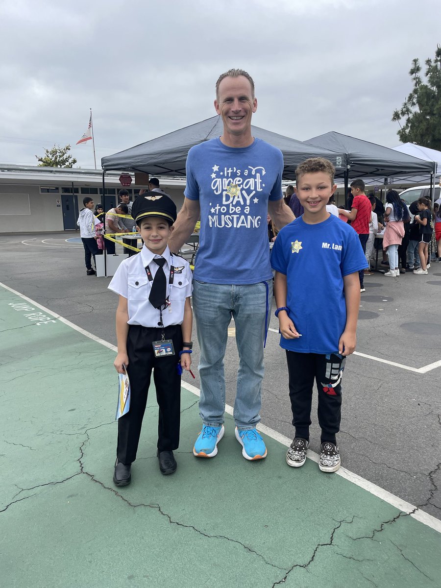 Mr. Wallace embodies the slogan on his t-shirt. Not only did he help oversee the Career Day Fair, he made sure these two Room 27 students got their principal-for-a-day reward fulfilled. #KeepingPromises #NarancaLeadership ⁦<a href="/NarancaMustangs/">Naranca Elementary School</a>⁩ ⁦<a href="/CajonValleyUSD/">CajonValleyUSD</a>⁩