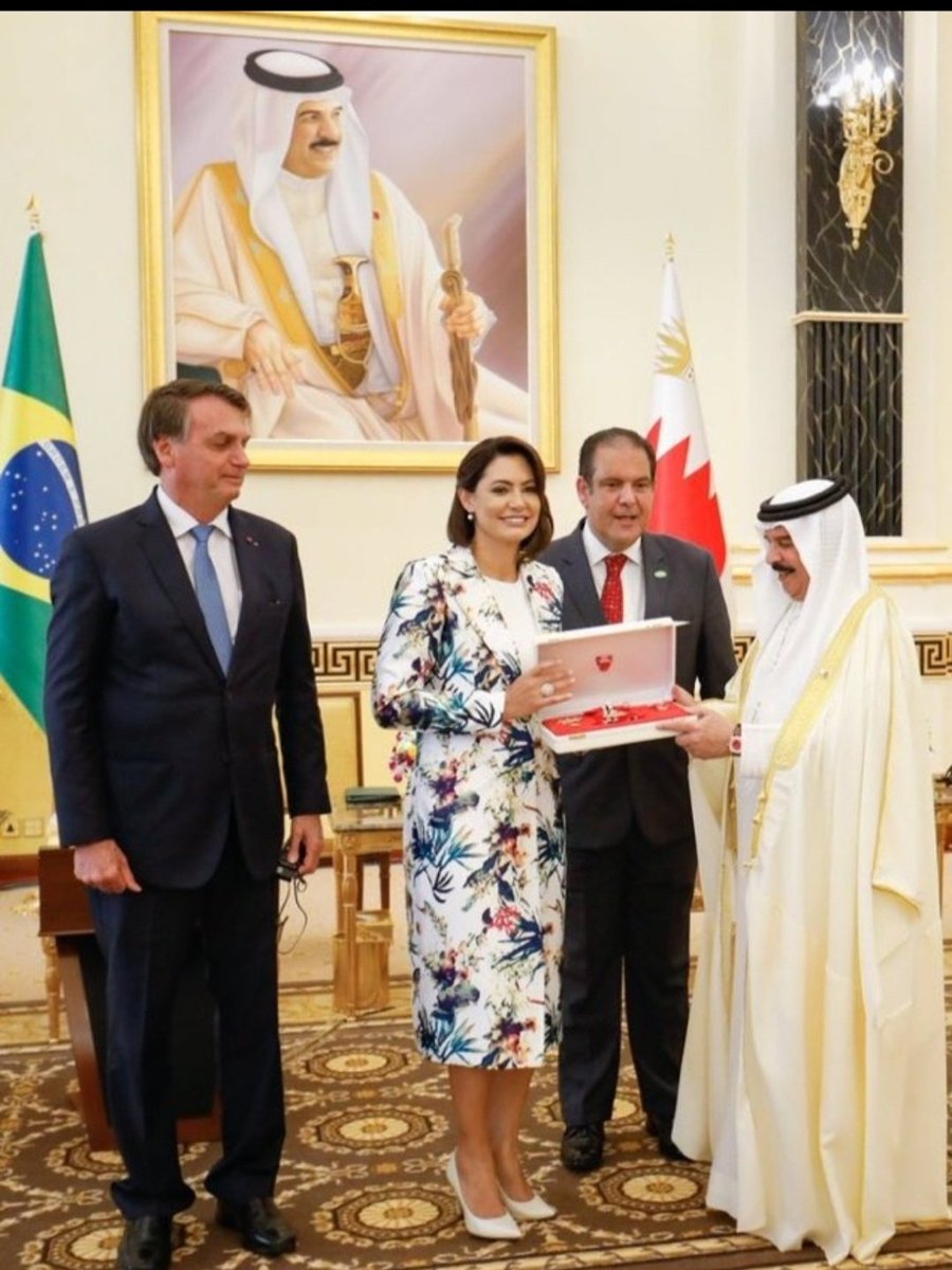 <a href="/A_Marques6/">A Marques @BrasConsciente</a> <a href="/SF_Moro/">Sergio Moro</a> Bozo tietou o ditador Árabe e ainda ganhou milhões em joias 
E não vi vcs reclamando