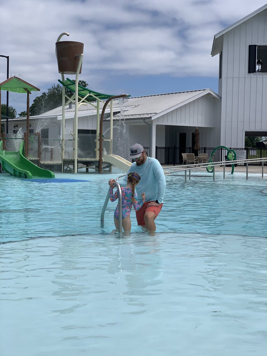 wechasescratch0's tweet photo. @chasingscratch0 @ChasingMemes0 @JaysonNickol @velcren at the pool this morning with my daughter as she explained to me the benefits of ice baths as a way to get me in the water.  It worked and you all were right! #icebath #fullstrength #itsnotsobad https://t.co/BbrQbGdqjw