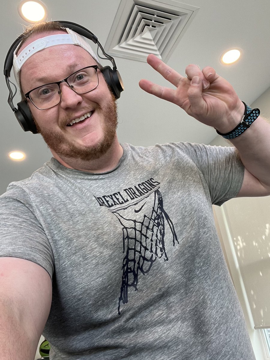 matpugkinz's tweet photo. The sweat marks means it was a good workout right? 😅 #gay #gaybear #fatandfit #strongfat #queer #fitness https://t.co/7DY61a5auL