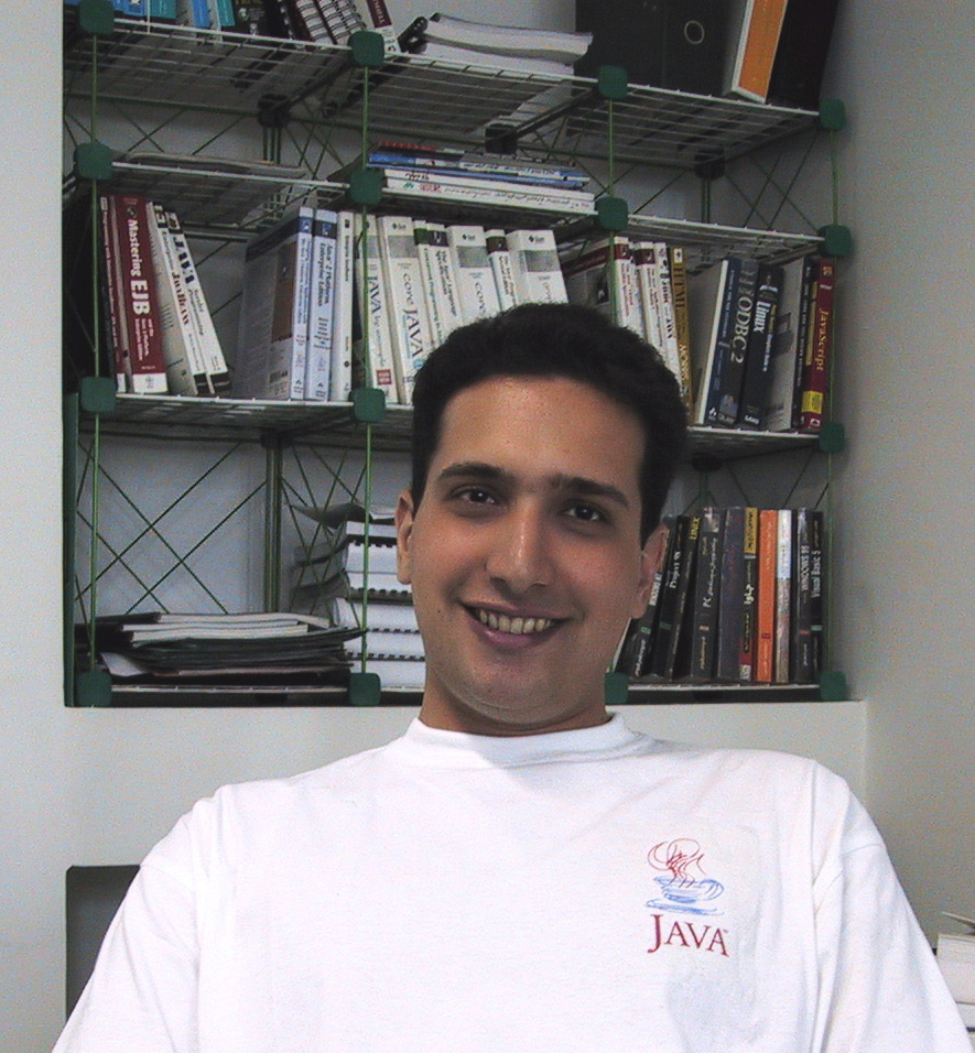 aparvini's tweet image. #28YearsOfJava
It is me... 23 years ago... wearing a Java T-Shirt... with a few Java books!
Happy Java Birthday!