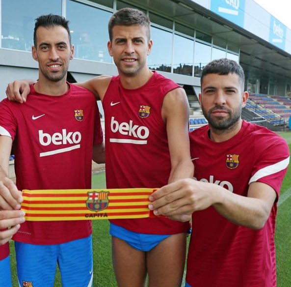 ❌ Gerard Piqué
❌ Sergio Busquets
❌ Jordi Alba

3 kapten telah pergi. Kapten yang tersisa adalah Sergi Roberto.

#GraciasLegend
#BarcelonaFans
#ForcaBarca
#ViscaBarca