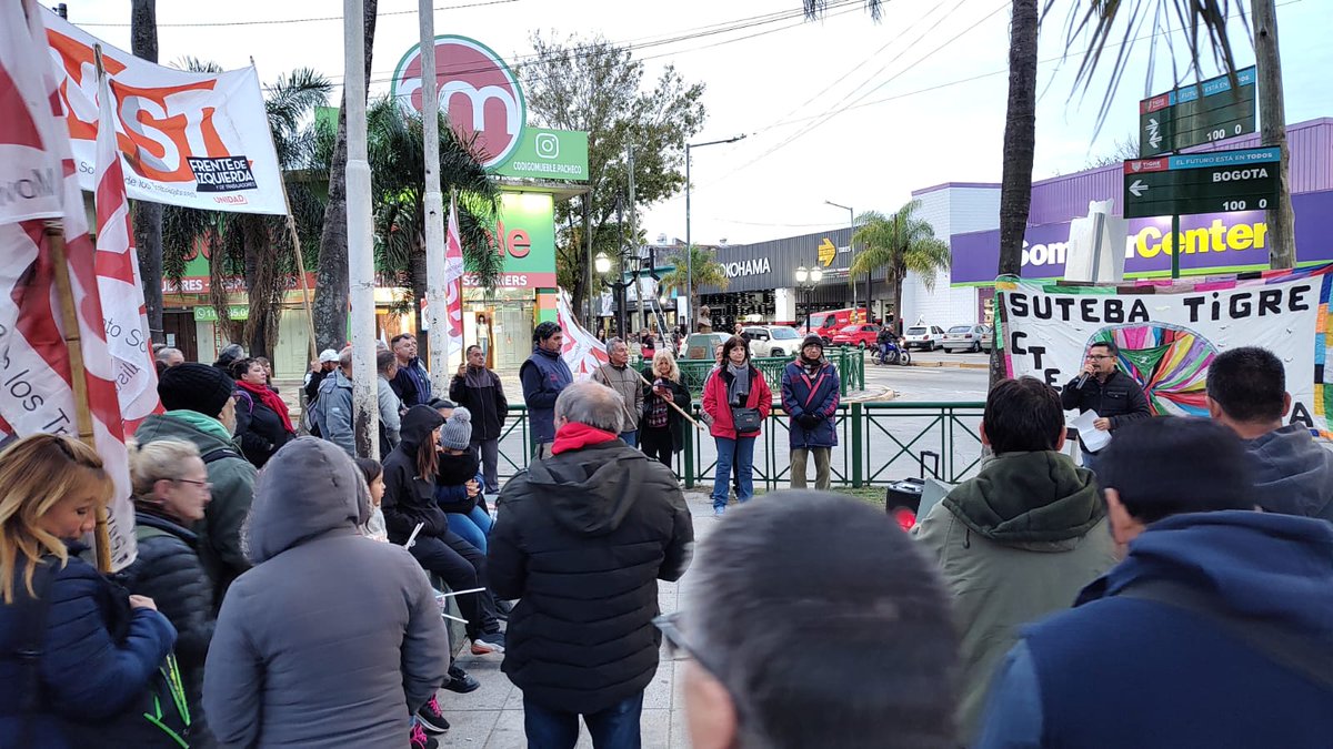 Ale_Bodart's tweet photo. Hoy, a 49 años de la Masacre de Pacheco, mi compañera @vilma_ripoll con el MST - FIT Unidad, fueron parte de este sentido y necesario acto a los compañeros de nuestro antecesor y querido PST, asesinados por la banda fascista de la Triple A. En recuerdo de “Hijitus” Meza, “Toni” Moses y el “Tano” Zidda, grandes militantes obreros y de la juventud. Los homenajeamos de la mejor forma posible: continuando la lucha por el socialismo y de esa forma mantener su memoria viva!