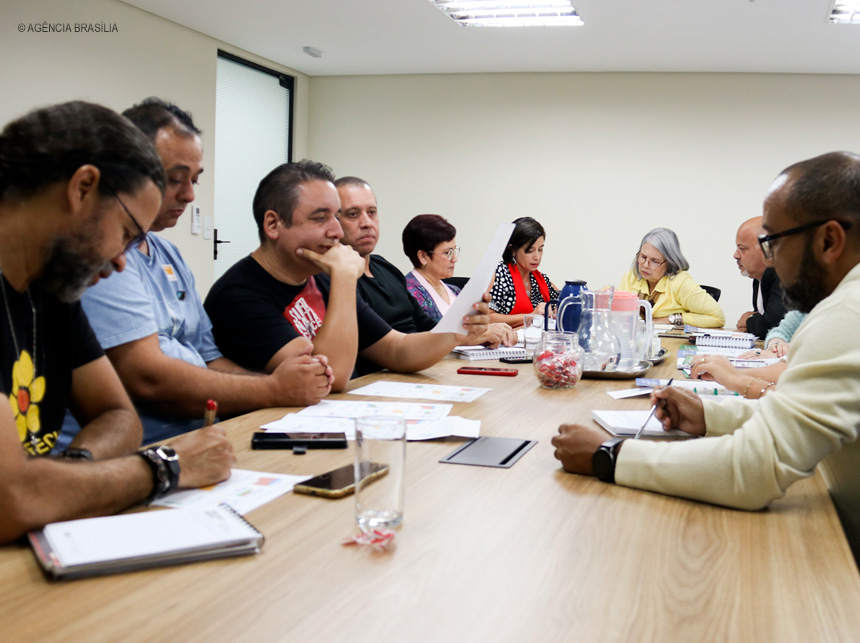 PDNewsBR's tweet image. Secretária de Educação e representantes do Sinpro-DF definem reposição de aulas perdidas durante a greve na rede pública

politicadistrital.com.br/2023/05/29/sec…

#HélviaParanaguá #Educação #Sinpro #Professores #ReposiçãoDeAulas #Greve