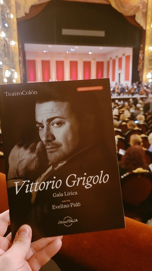 Entreacto de <a href="/VittorioGrigolo/">Vittorio Grigolo</a> en el <a href="/TeatroColon/">Teatro Colón</a> ~ <a href="/lucianospektor/">Luciano Spektor</a> 👤