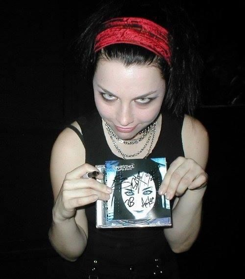 emilinh4's tweet photo. #20YearsOfFallen @evanescence https://t.co/oGaxRrye7R