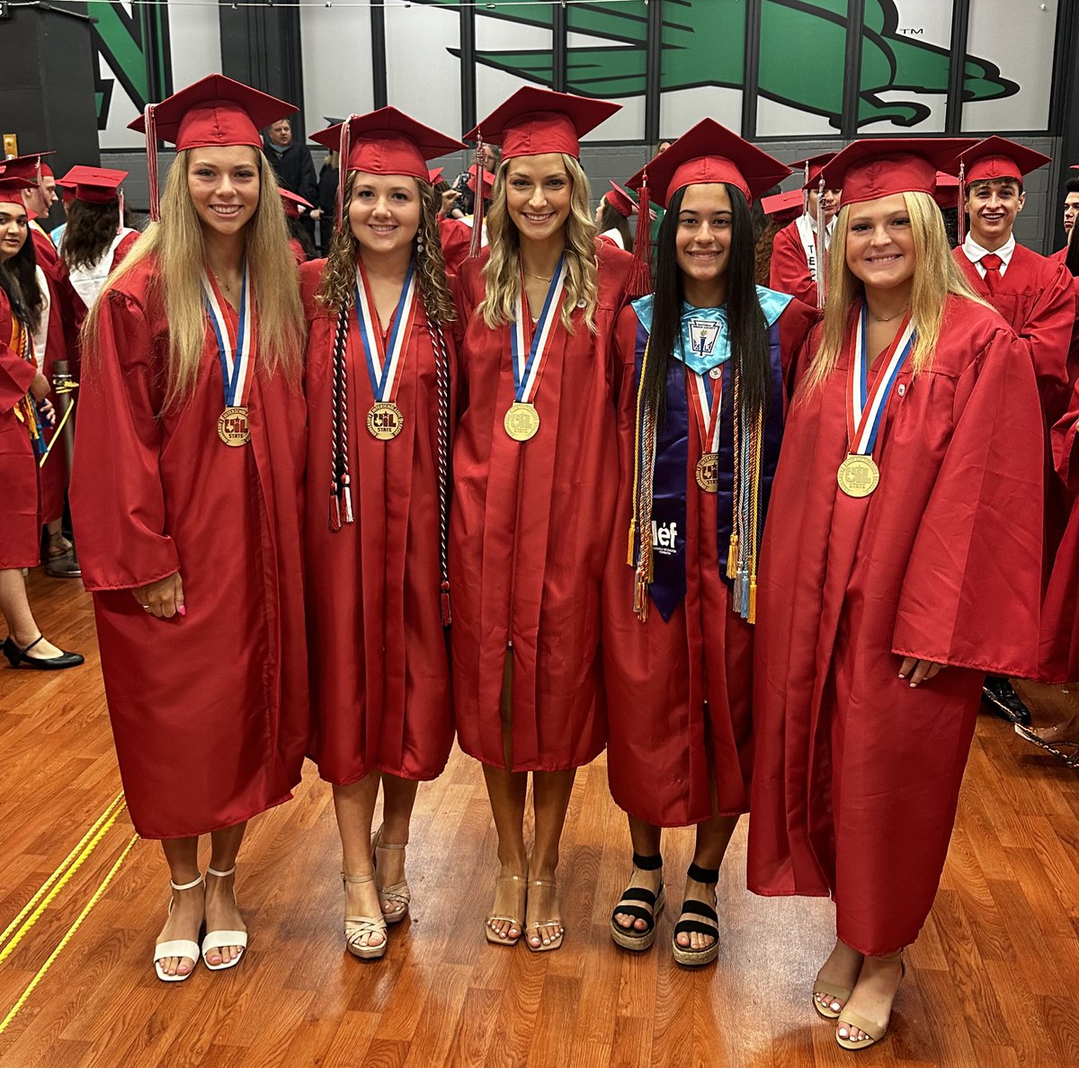 Marcus_MMFCG's tweet photo. Happy Graduation Day to our 7 seniors. We are so proud of these outstanding young women and will miss them so much! 

Congratulations Sloane Denning, Taylor McEnaney, Caroline Castans, Bella Campos, Chloe Adams, Maddie Reynolds, and Carys Torgesen (not pictured) ! 🎓❤️⚽️ https://t.co/418VRudHpO