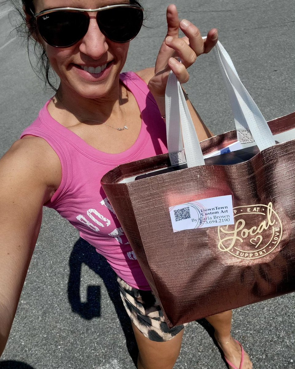 CarrieTergin's tweet photo. Started the holiday weekend at #Studio573 with these strong ladies! Also picked up #ShesNative boxes since I missed the pick up party! Fun way to shop local & learn about local businesses! Best part was the background π Home of the free because of the brave πΊπΈ https://t.co/KYv0iHOeSt