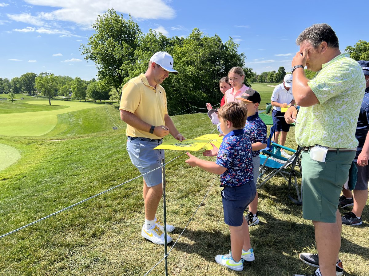 Pete Pappas (@pgapappas) on Twitter photo 🇺🇸 PGAPappas The Memorial Tournament GIVEAWAY 1 🇺🇸
🔥 3 Dozen Bridgestone Tour B X Balls and Chris Gotterup Signed Ball (one in each dozen, 3 Winners)
To enter:
✅ Retweet
✅ Follow <a href="/PGAPappas/">Pete Pappas</a>, <a href="/ChrisGotterup/">chris gotterup</a>, and <a href="/bridgestonegolf/">Bridgestone Golf</a> 🇺🇸 PGAPappas The Memorial Tournament GIVEAWAY 1 🇺🇸
🔥 3 Dozen Bridgestone Tour B X Balls and Chris Gotterup Signed Ball (one in each dozen, 3 Winners)
To enter:
✅ Retweet
✅ Follow <a href="/PGAPappas/">Pete Pappas</a>, <a href="/ChrisGotterup/">chris gotterup</a>, and <a href="/bridgestonegolf/">Bridgestone Golf</a>