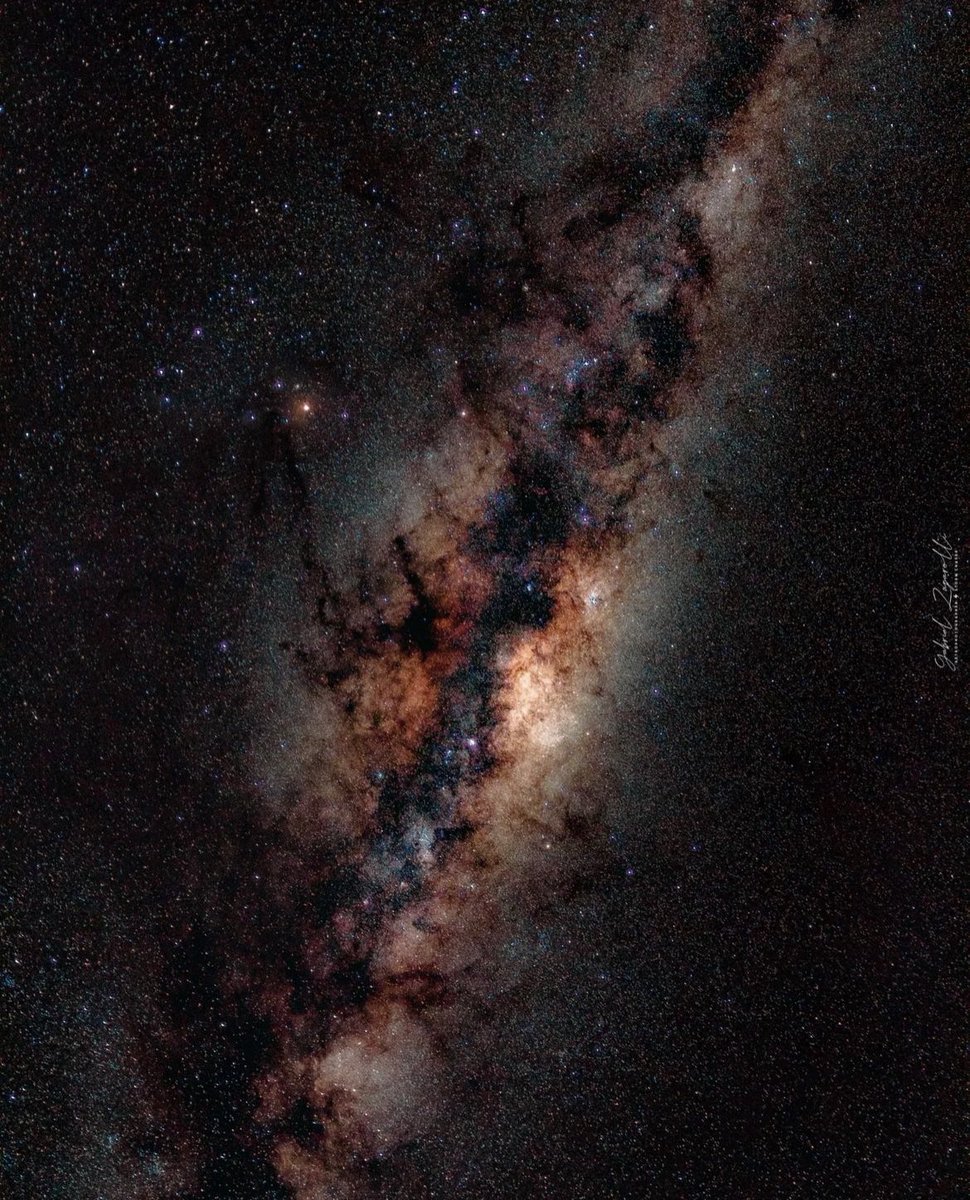 IMAGEM | Via Láctea fotografada de Alto Paraíso de Goiás, na Chapada dos Veadeiros, durante Workshop de Astronomia e Astrofotografia. 📷@gabriel_zapa