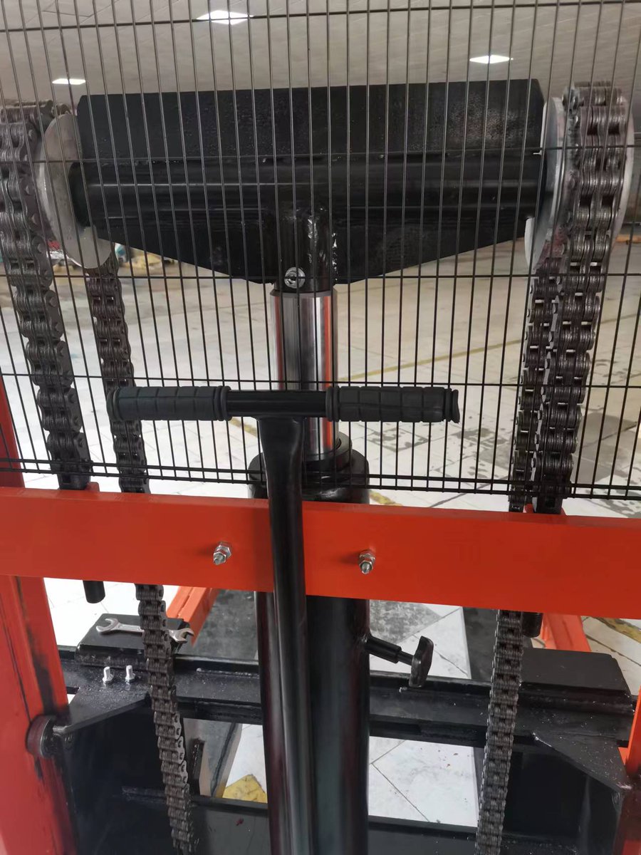 NiuliForklift's tweet photo. NEUNE 5000kg Manual Stacker. It was customized for our customers.

#handlifter #handlift #handliftstacker #handpalletstacker
#stacker #heavydutymanualforklift #palletforklift

Matta Yang 
Tel/WhatsApp: +86 137 1291 2086
E-mail: neune_matta@neunepusi.com https://t.co/PTOKdIHMud