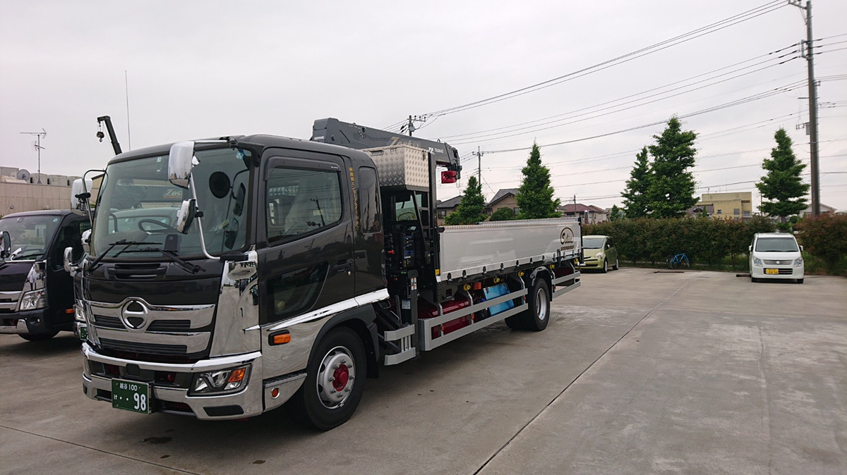 おはようございます😀 
#埼玉県越谷市 曇☁️

#新車 がきました✨
3台とも #ユニック車 ‼
小型クレーンが付いていて、
重量物を荷台に積んで運搬します🚚

#企業公式が毎朝地元の天気を言い合う #運送業 #安全運転 #ドライバー #24卒 #インターン #倉庫業 #25卒 #企業公式相互フォロー #WEB会社説明会