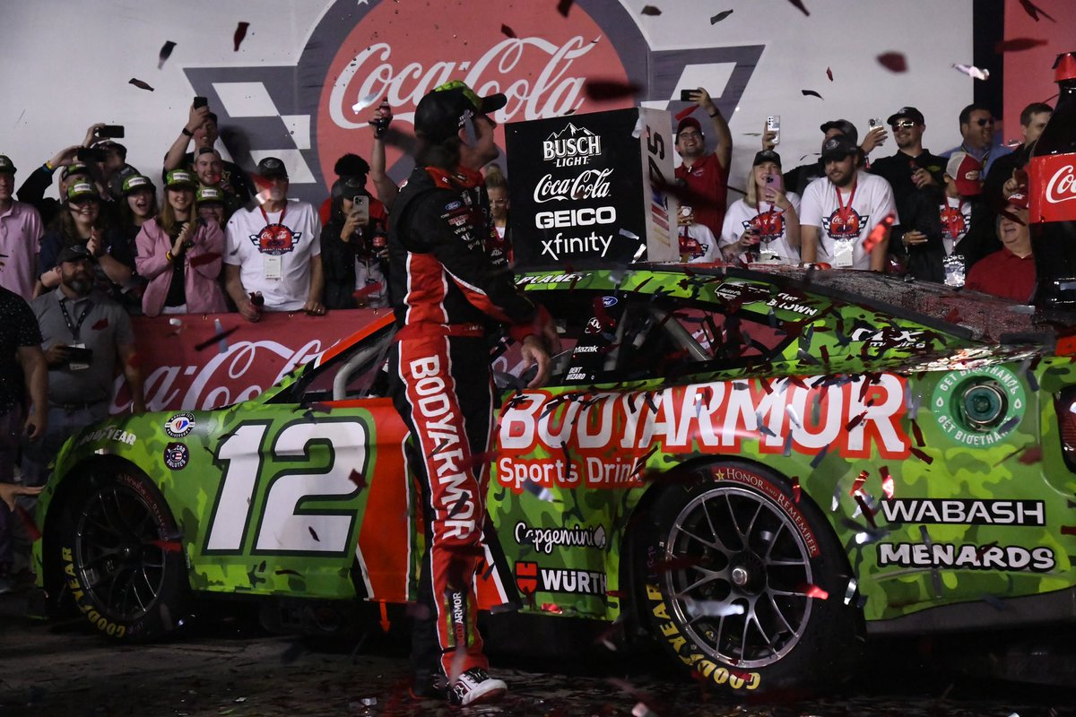 Team_Penske's tweet photo. Nothing sweeter than victory lane! https://t.co/wRTUmxfRmM