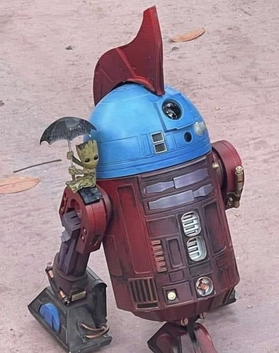 SOMEBODY HAS A YONDU DROID AT EPCOT