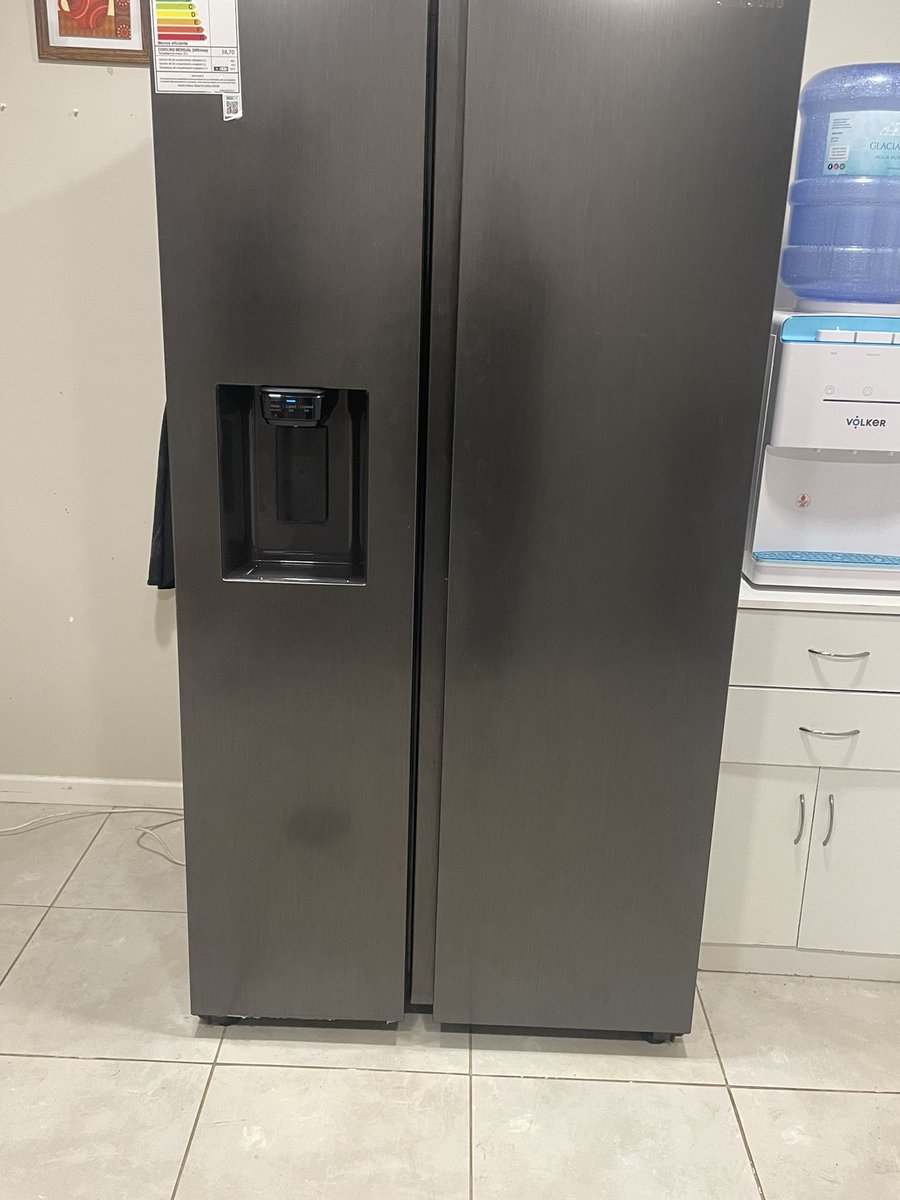 kta_to's tweet photo. @SamsungChile refrigerador comprado hace menos de un año, ya habíamos tenido que solicitar garantía porque no congelaba y perdimos mucha comida… han pasado un par de meses y volvió a fallar, nuevamente no congela… claramente es falla de fábrica, quien responde ?  @SERNAC https://t.co/QxcCH3ZxqT