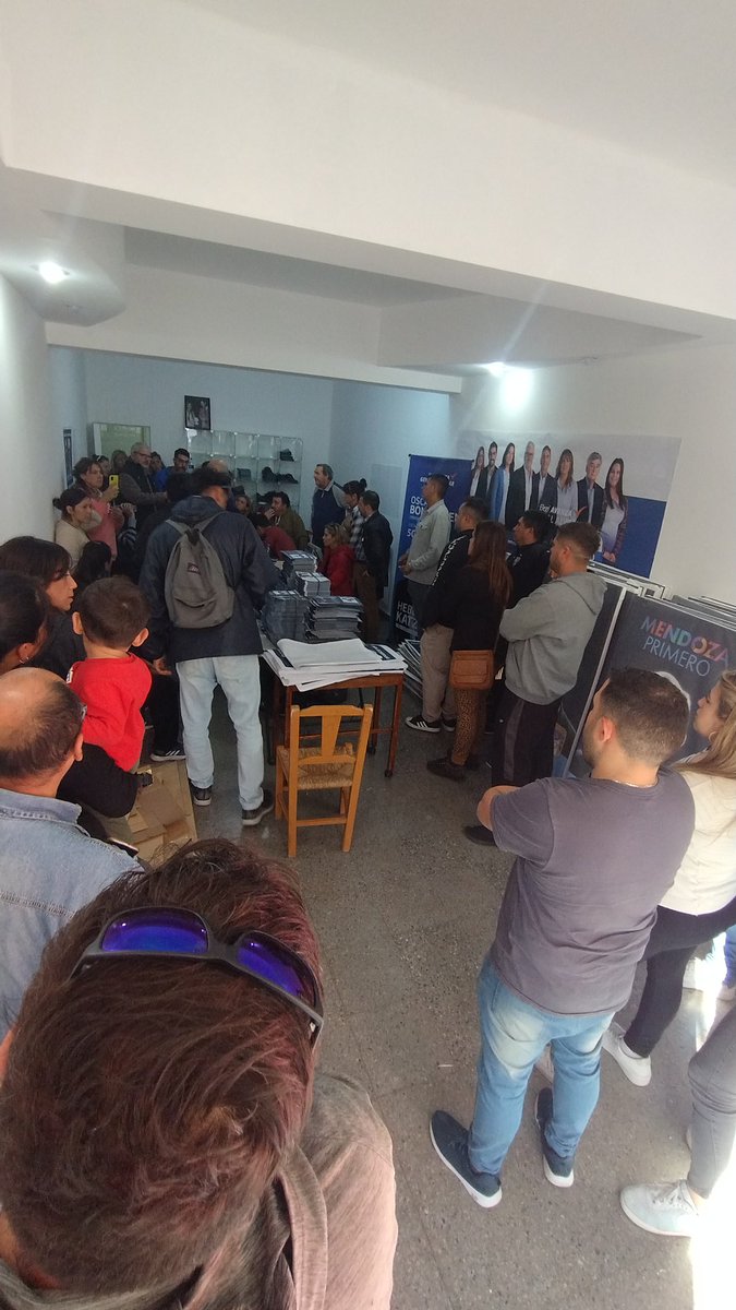 claudiodla17PJ's tweet photo. Gracias Cumpa @Lilipaponet por tu visita! Tremenda caminata! 
#alvearprimero
@grcarmonac Gober
@BonnardelOscar intendente
#ProfeClaudio 1erConcejal
@AvanzaMendoza 
VOTÁ LISTA 502 D https://t.co/T40kIx6L57