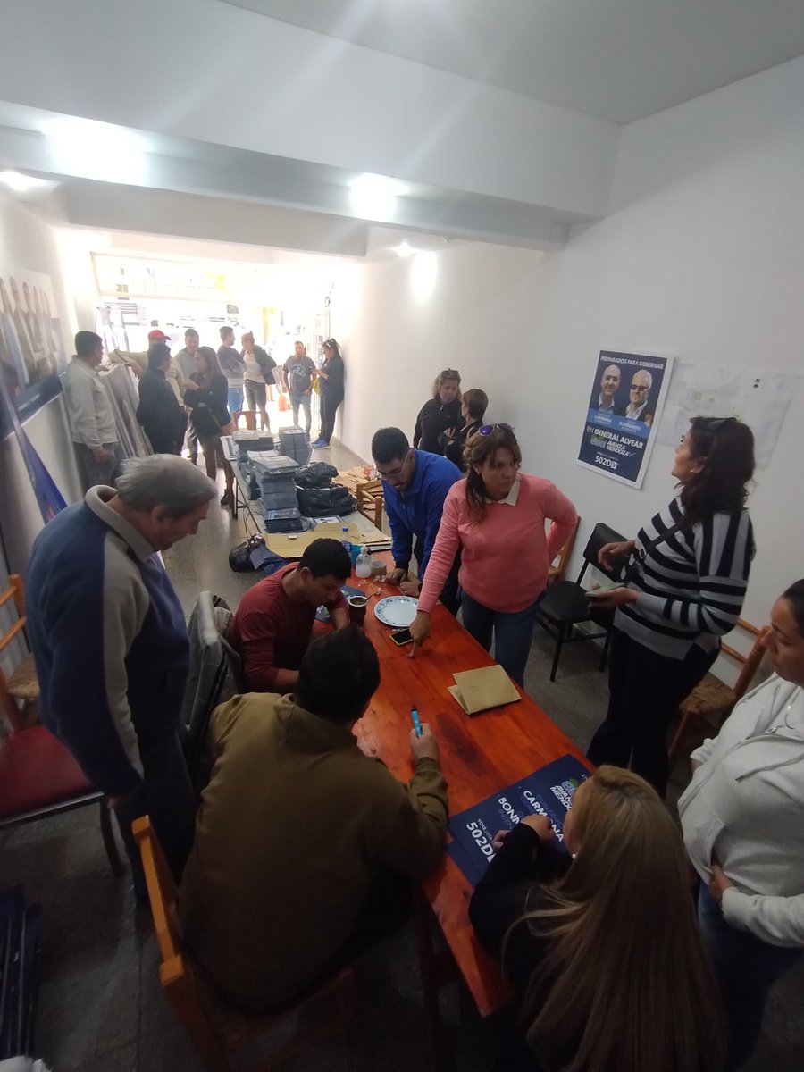 claudiodla17PJ's tweet photo. Gracias Cumpa @Lilipaponet por tu visita! Tremenda caminata! 
#alvearprimero
@grcarmonac Gober
@BonnardelOscar intendente
#ProfeClaudio 1erConcejal
@AvanzaMendoza 
VOTÁ LISTA 502 D https://t.co/T40kIx6L57
