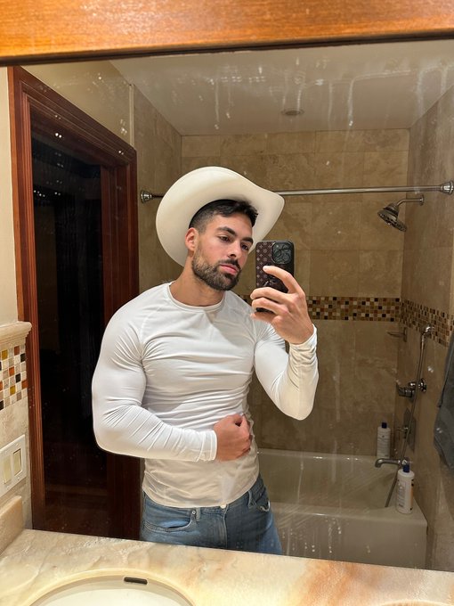 Down for a ride ?🤠 https://t.co/40J423deeb