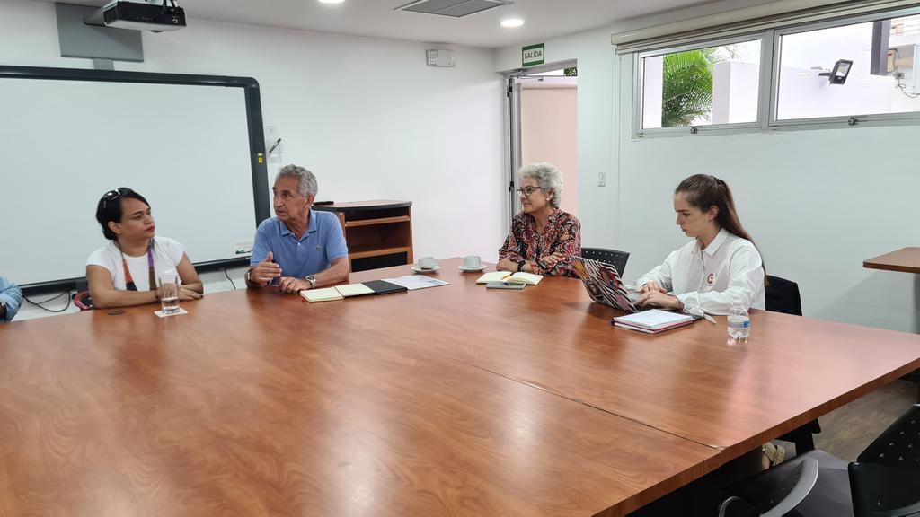 1/4 En el marco de la iniciativa para la reducción de la pobreza energética en Yoro,Corylus,representantes de Agua Para El Pueblo,<a href="/ESF_esp/">Energía Sin Fronteras</a> y <a href="/AECID_es/">AECID</a> se reunieron para compartir iniciativas vinculadas al desarrollo de modelos de mejora del acceso al agua y la energía en Honduras