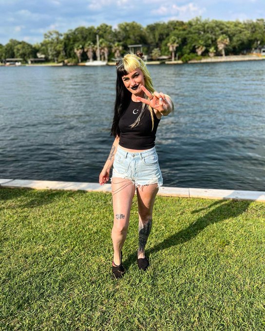 Today was a much needs off day  Felt cute ☀️ might do world domination later idk https://t.co/3Ikh6G<a href="/tag/smile"class="tags"><span>#smile</span></a><a href="/tag/artist"class="tags"><span>#artist</span></a><a href="/tag/hearts"class="tags"><span>#hearts</span></a><a href="/tag/lights"class="tags"><span>#lights</span></a><a href="/tag/goth"class="tags"><span>#goth</span></a><a href="/tag/indie"class="tags"><span>#indie</span></a><a href="/tag/alternative"class="tags"><span>#alternative</span></a>