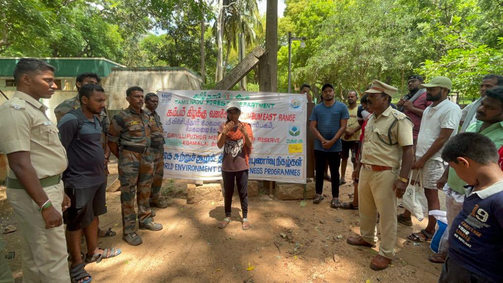 krishnasuresh19's tweet photo. @Thuvakkam is glad to meet with the @tnforestdept in creating a awareness at the Surili falls.

The quick interaction helped us connect with the tourists and speak of the significance of our environment, followed with cleaning of plastics @supriyasahuias @MMathiventhan https://t.co/frfT06sriZ