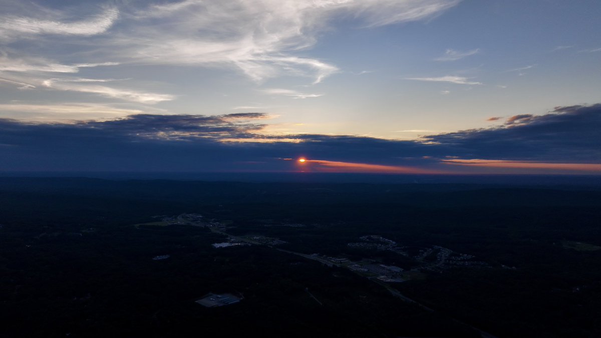 ChrisGreenAP's tweet photo. Memorial Day sunset 
May 29, 2023 https://t.co/yDM5UqCWzb