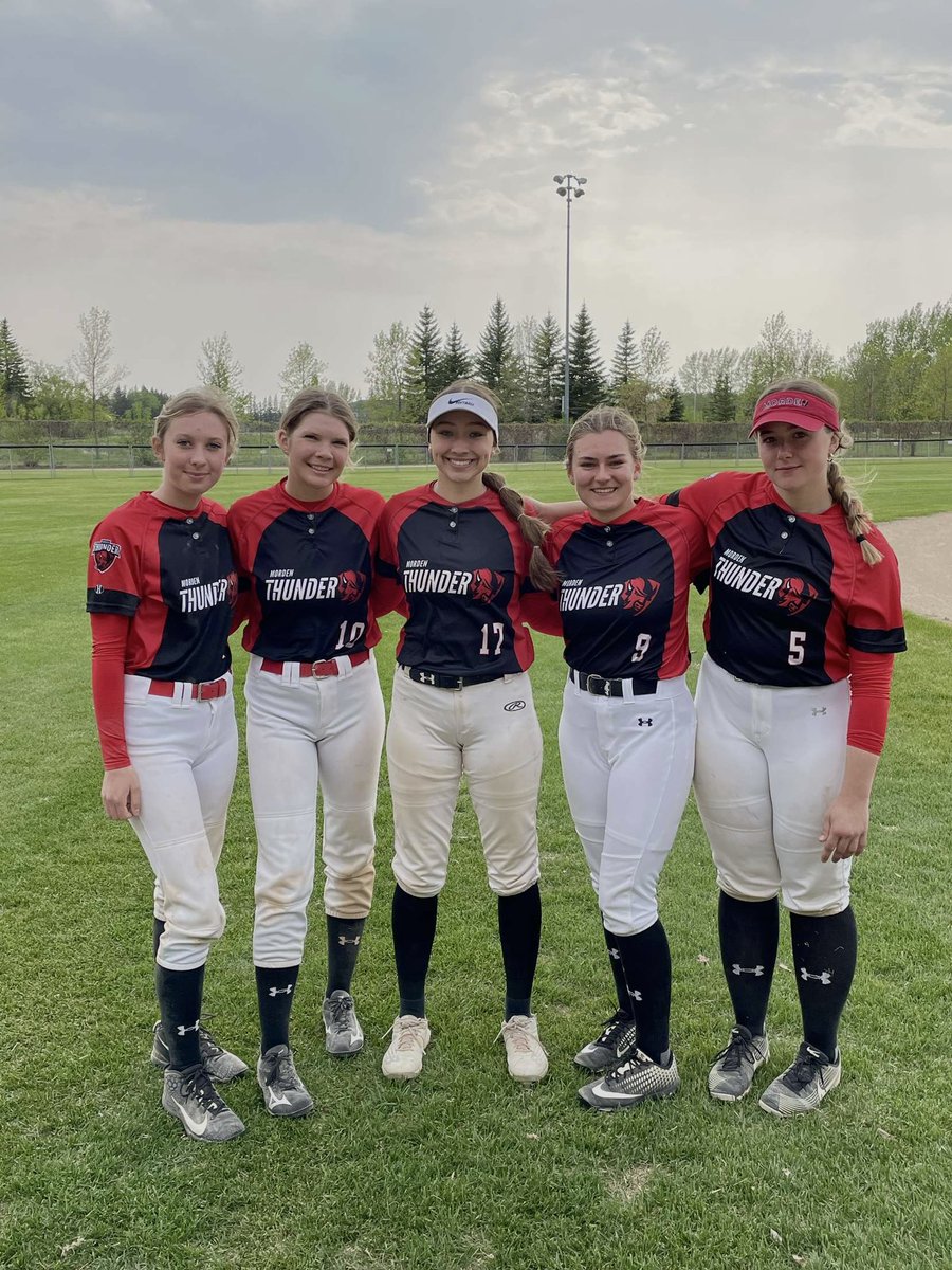 FFolkett2023's tweet photo. Wow. What a year. I cannot express how amazing it was to play my senior year with these girls. Thank you so so much for a wonderful last year, forever a thunder girl. ❤️🖤 https://t.co/NfQquvYlGb