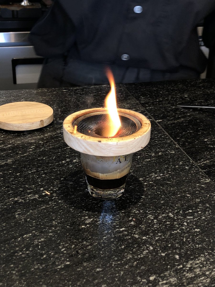 lastwithmy's tweet photo. 폴 언니랑 다녀온 커피 오마카세 데이트☕️

제가 커피를 넘넘 좋아해서 어느날 갑자기 커피는 오마카세 같은 거 없나? 하고 찾아봤는데 있더라고요! 그래서 바아로 그냥 예약하고 다녀왔습니다

입도 눈도 너무 즐거웠던 ‘진짜 커피’의 맛 … https://t.co/lnCWwR8kju