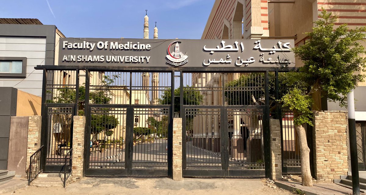 Mohammad27986's tweet photo. هل تعلمون إني حققت حلمي اللي حلمت بيه من ٤ سنين إني أدرّس الخط الانجليزي لطلبة كلية الطب جامعة عين شمس !!! 😅💜🤝 https://t.co/z8UqZ6fms2