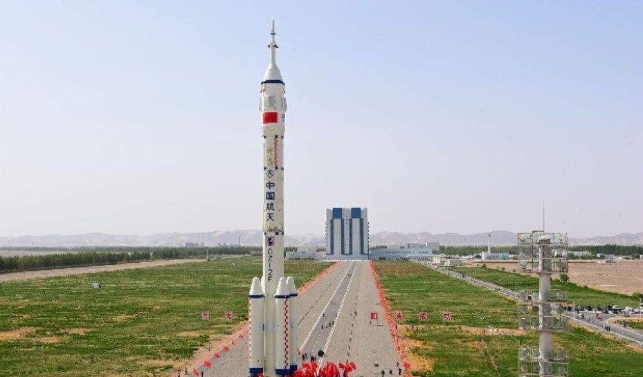 muyustone's tweet photo. Shenzhou XVI crew looks forward to challenge https://t.co/GBJA4akzWm