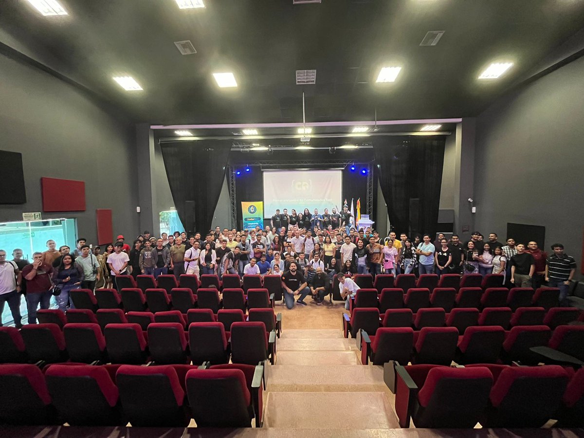 caribedev's tweet photo. Éxito total 🔥
Más de 100 en personas aprendiendo, disfrutando, haciendo nuevos amigos 🤝
Cientos de miradas dándonos todo su apoyo desde Twitch 👥
Definitivamente, las comunidades nos unimos, podemos hacer crecer la cultura #tech en la región 🚀 https://t.co/s9B318Q25U