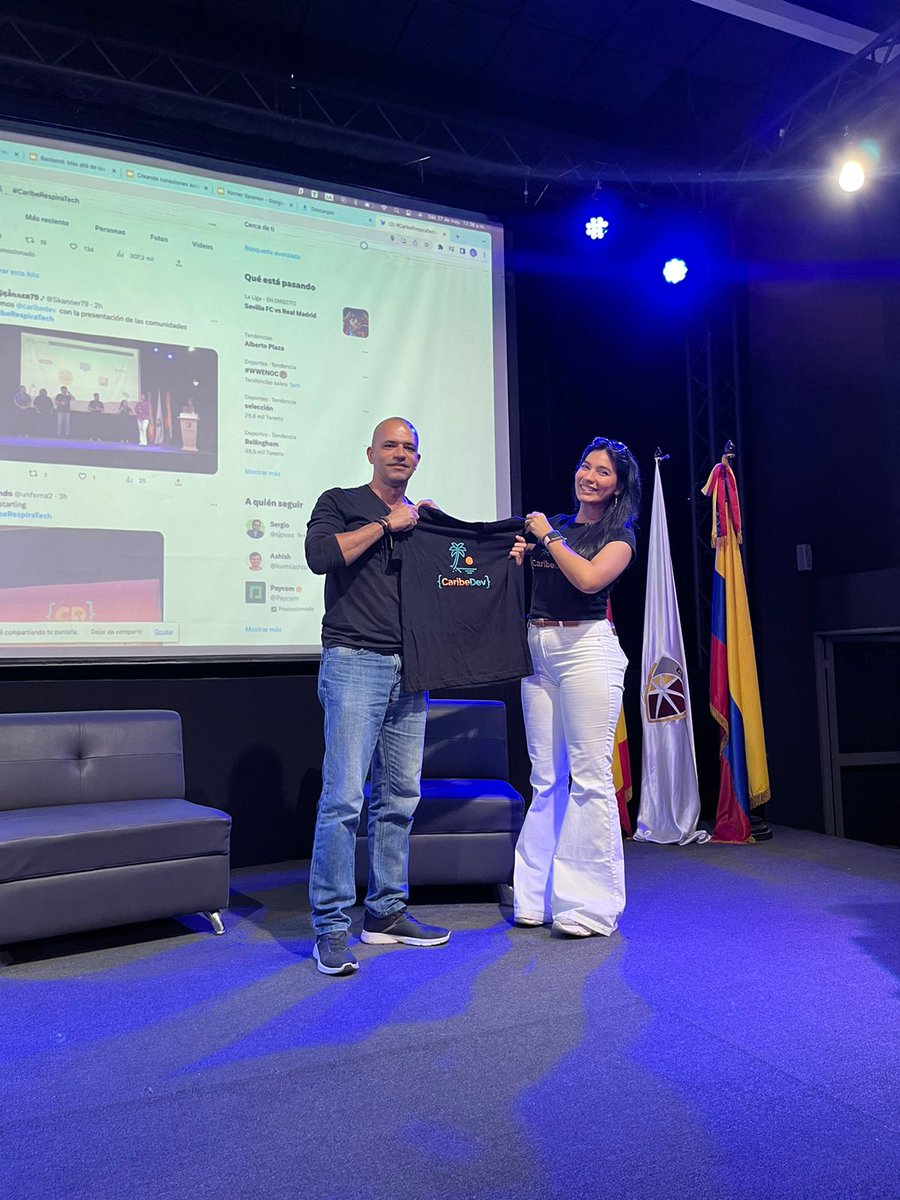 caribedev's tweet photo. Éxito total 🔥
Más de 100 en personas aprendiendo, disfrutando, haciendo nuevos amigos 🤝
Cientos de miradas dándonos todo su apoyo desde Twitch 👥
Definitivamente, las comunidades nos unimos, podemos hacer crecer la cultura #tech en la región 🚀 https://t.co/s9B318Q25U
