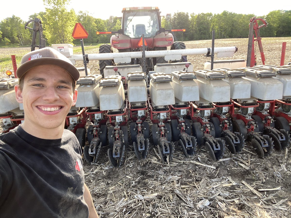 #plant23 is all wrapped up! I got my beans in on saturday and dad finished up his today! Now we see what the weather will do. #OntAg #AgTwitter