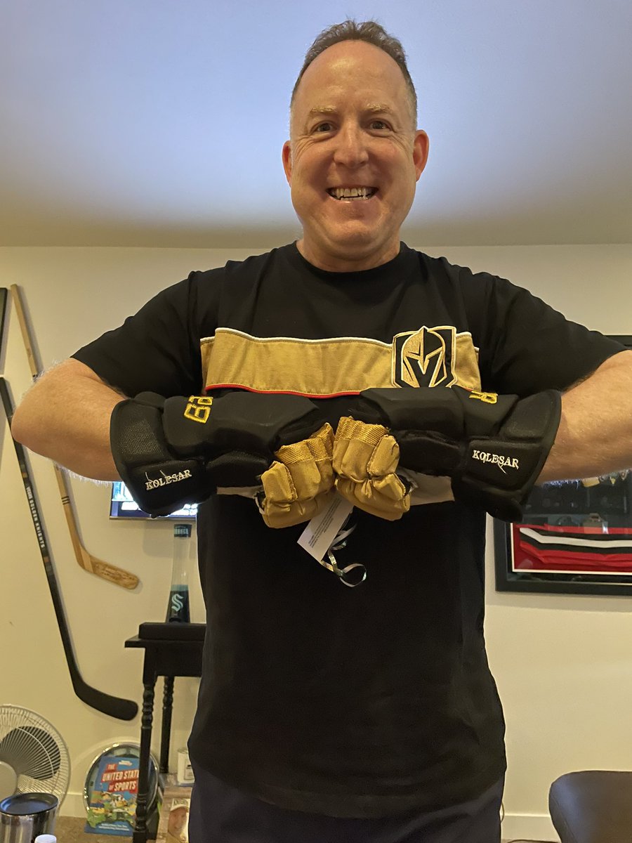 Got the #Kolesar game used gloves on for his best playoff game!! @GoldenKnights #VegasBorn #VGKvsDAL #becauseitsthecup 🏒🥅👍🏻