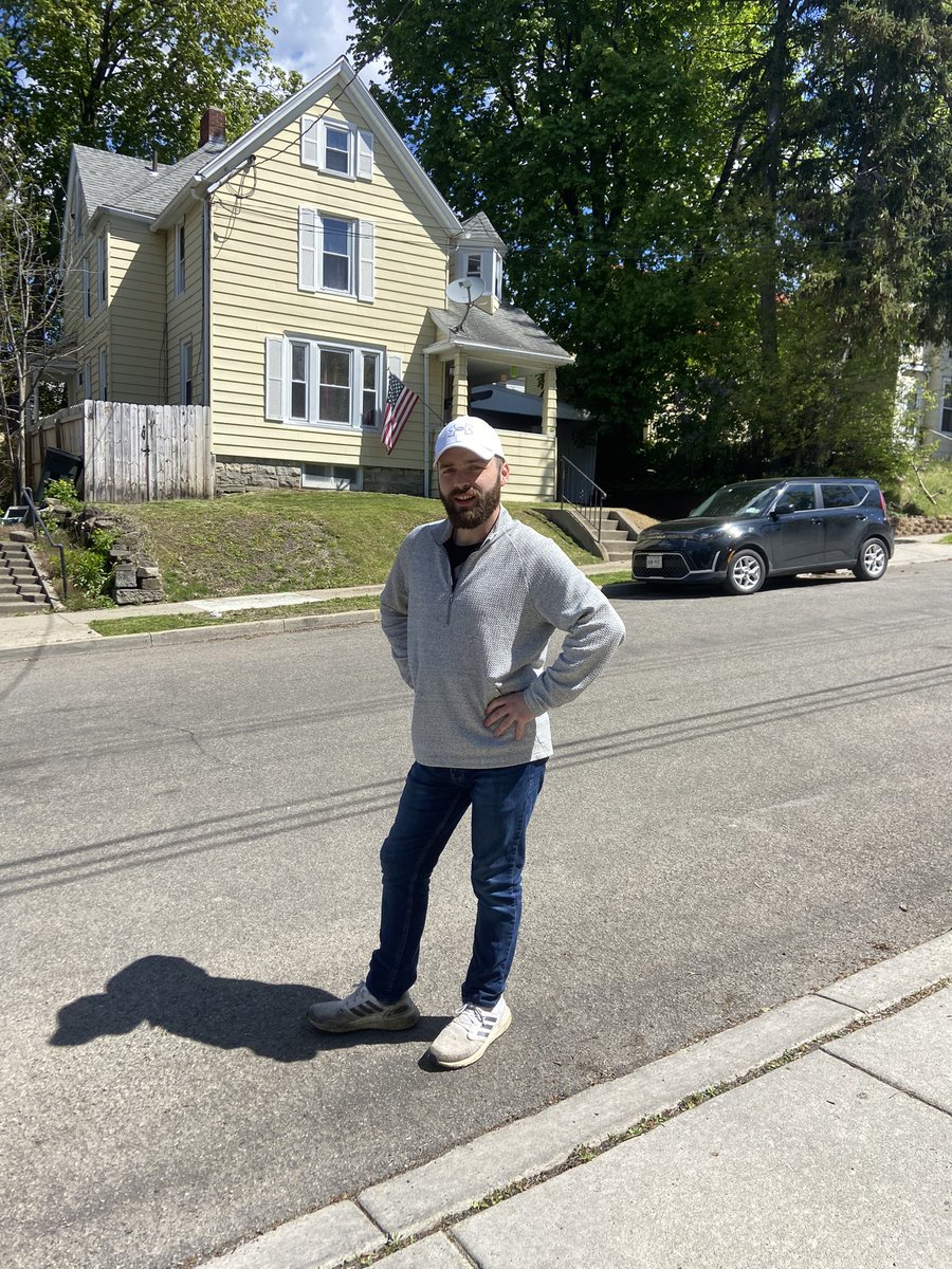 LiamPMallon's tweet photo. Me on the Seis of May after waking up still drunk from the Cinco De Mayo https://t.co/njb4Sn1BiT